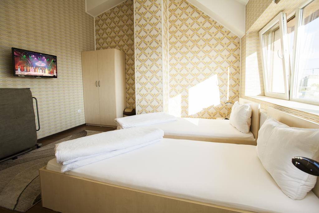 Hotel La Gil Boekarest Buitenkant foto