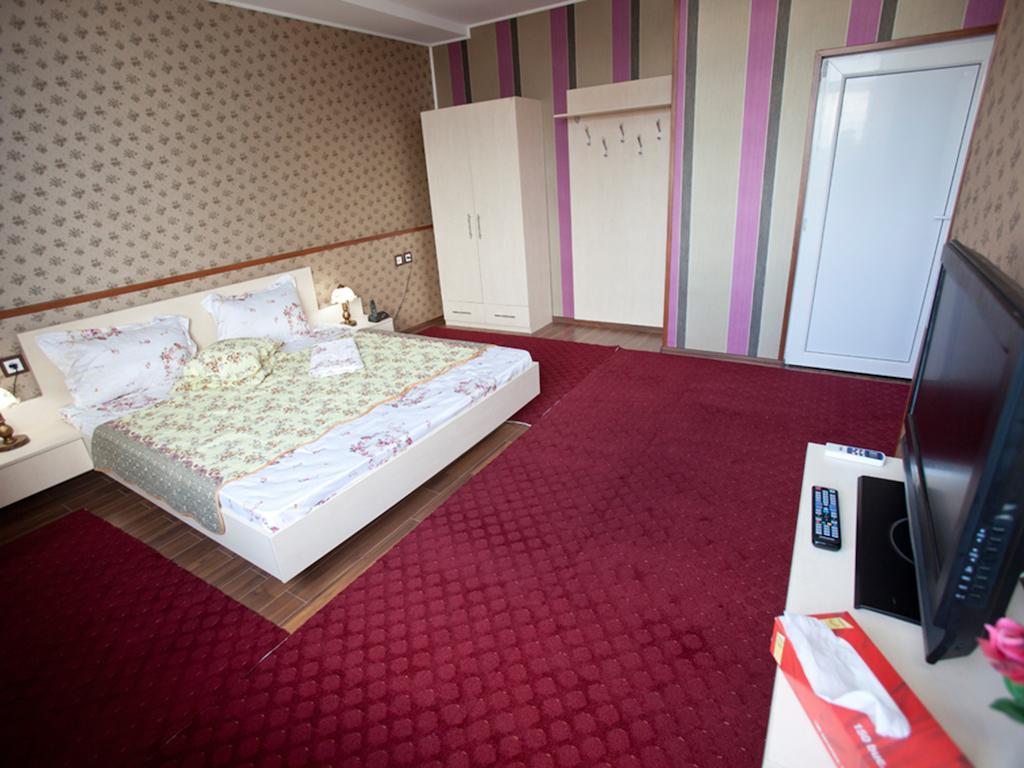 Hotel La Gil Boekarest Kamer foto