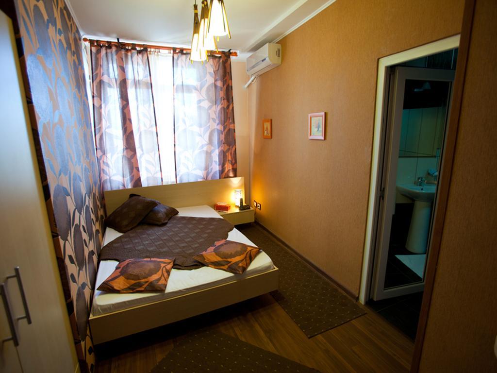 Hotel La Gil Boekarest Kamer foto