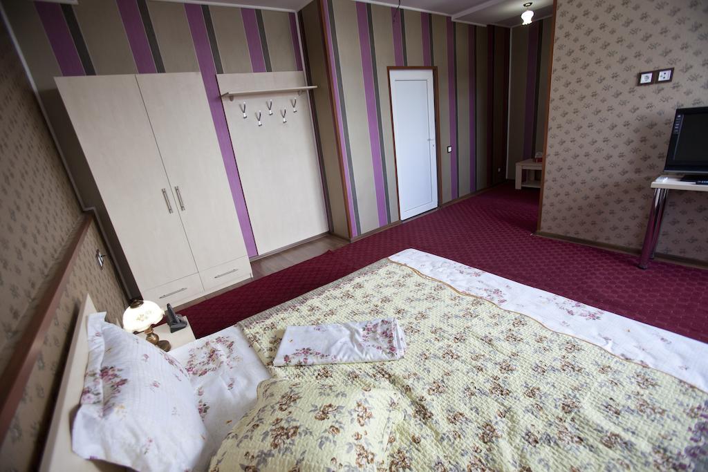 Hotel La Gil Boekarest Kamer foto
