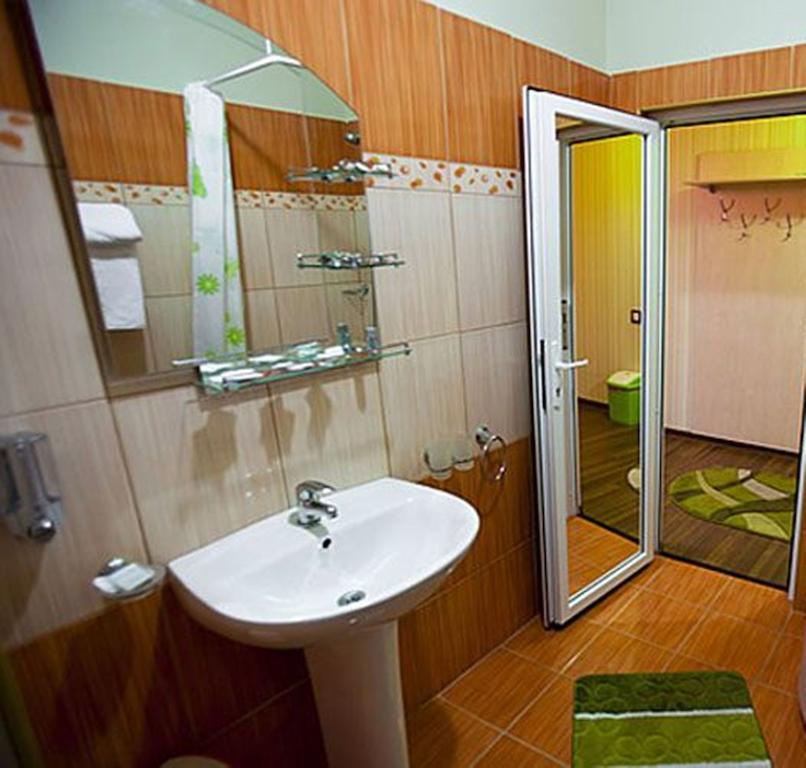 Hotel La Gil Boekarest Buitenkant foto