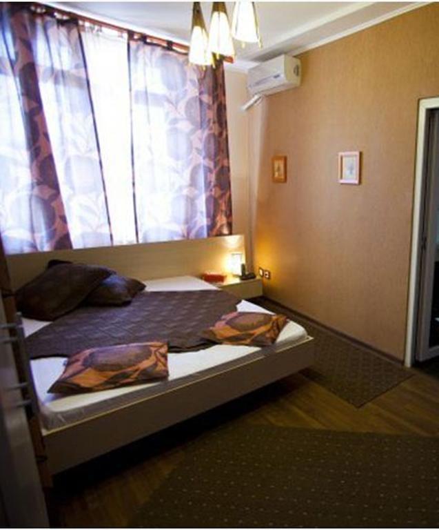 Hotel La Gil Boekarest Buitenkant foto